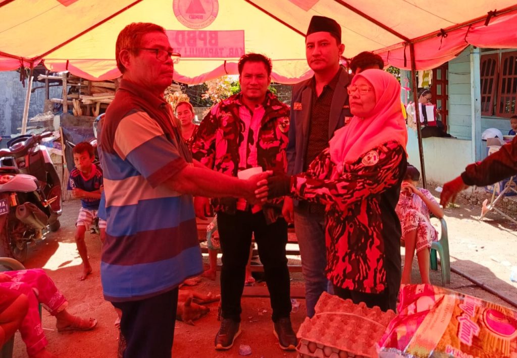 Berbagi Berkah, Ormas PP dan KNPI Tapteng Kolaborasi Bersama Salurkan Bantuan